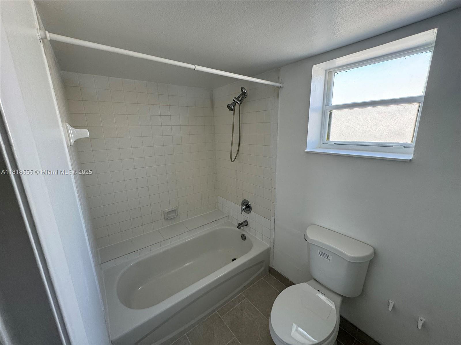 PRESIDENTIAL GOLFVIEW CON - Residential Lease