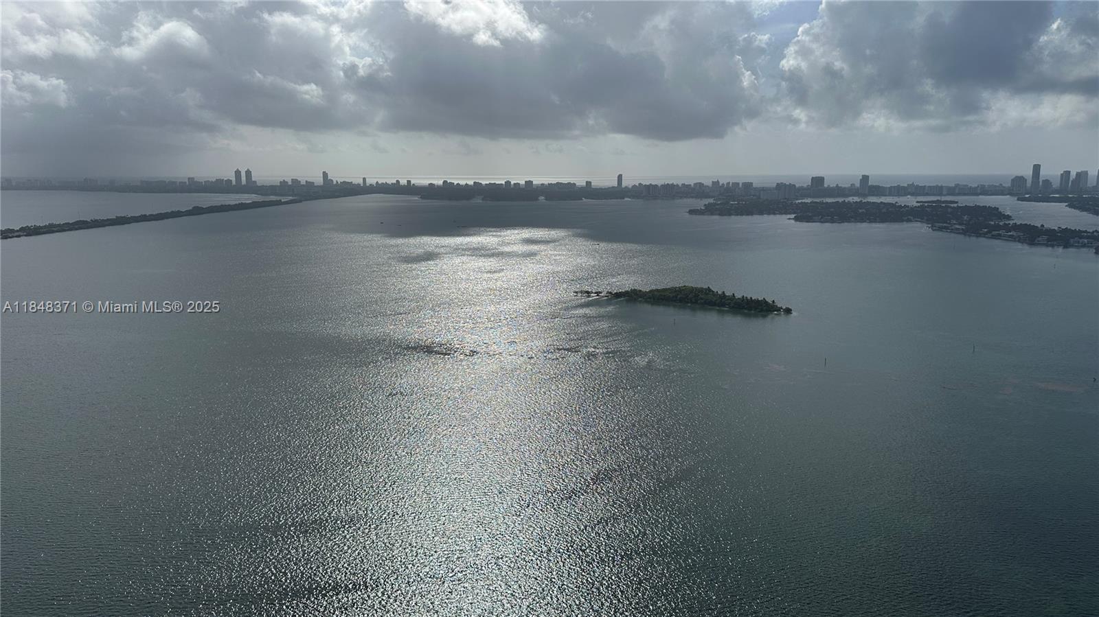 Spectacular, brand-new residence at Aria Reserve Miami, the newest architectural icon on Biscayne Bay.
This unit offers 3 spacious bedrooms, 3 full bathrooms, a versatile den (perfect for a home office or media room), and a breathtaking 180-degree panoramic view of the bay.
Enjoy 2 assigned parking spaces and an exceptional array of resort-style amenities, including:
• Bayfront pools and sundecks
• Full-service fitness center and yoga studio
• Spa, steam room, and wellness areas
• Tennis and basketball courts
• Private marina with water access
• Lounge areas, social club, and coworking spaces
Located in the heart of Edgewater, just minutes from Wynwood, the Design District, Downtown, and Miami Beach. Luxury, comfort, and unparalleled views — this is Miami living at its finest.