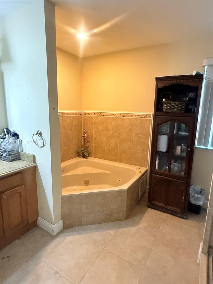 VILLAS OF OLD CUTLER - Residential