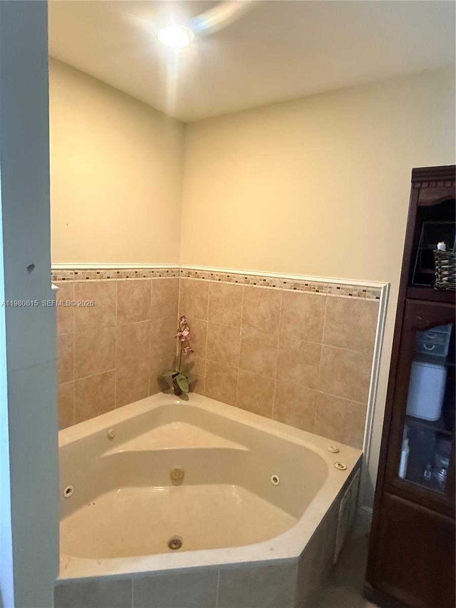 VILLAS OF OLD CUTLER - Residential