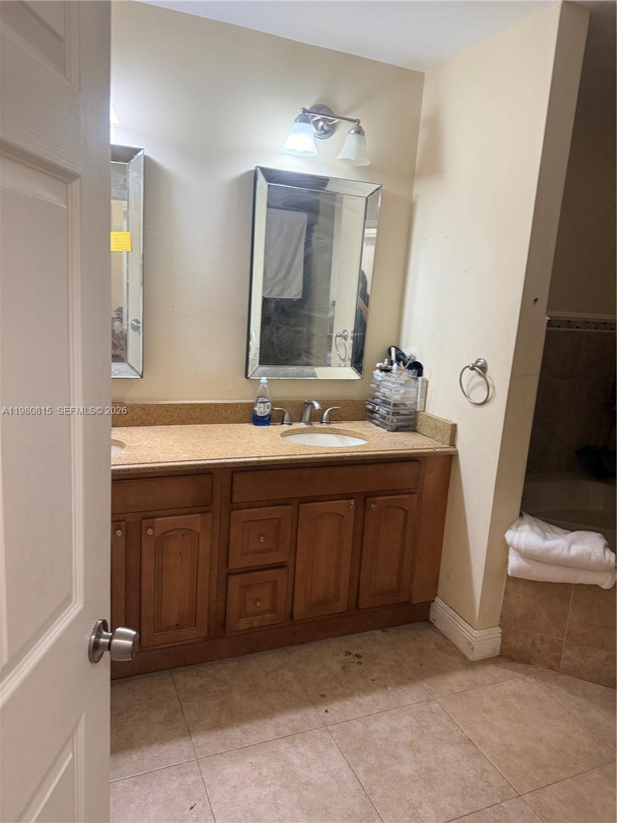 VILLAS OF OLD CUTLER - Residential