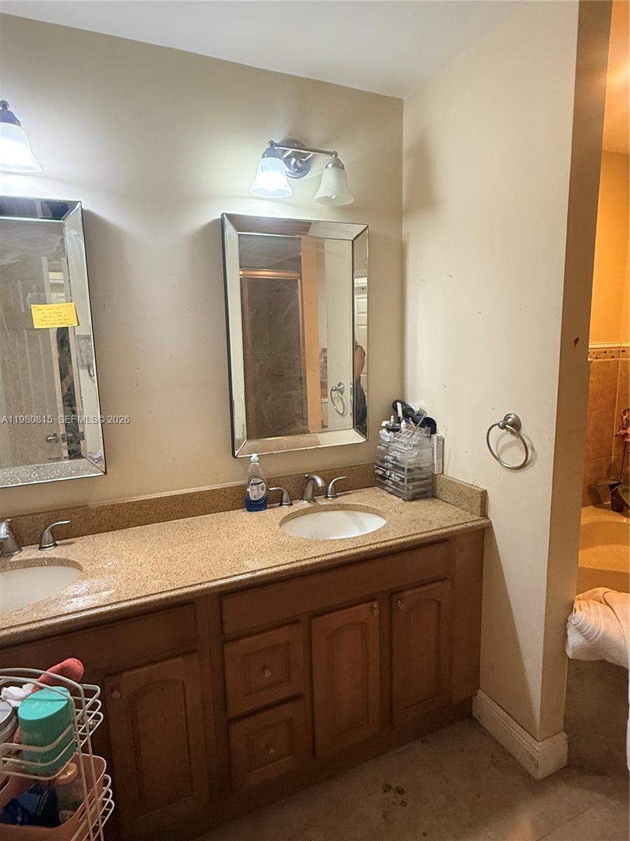 VILLAS OF OLD CUTLER - Residential