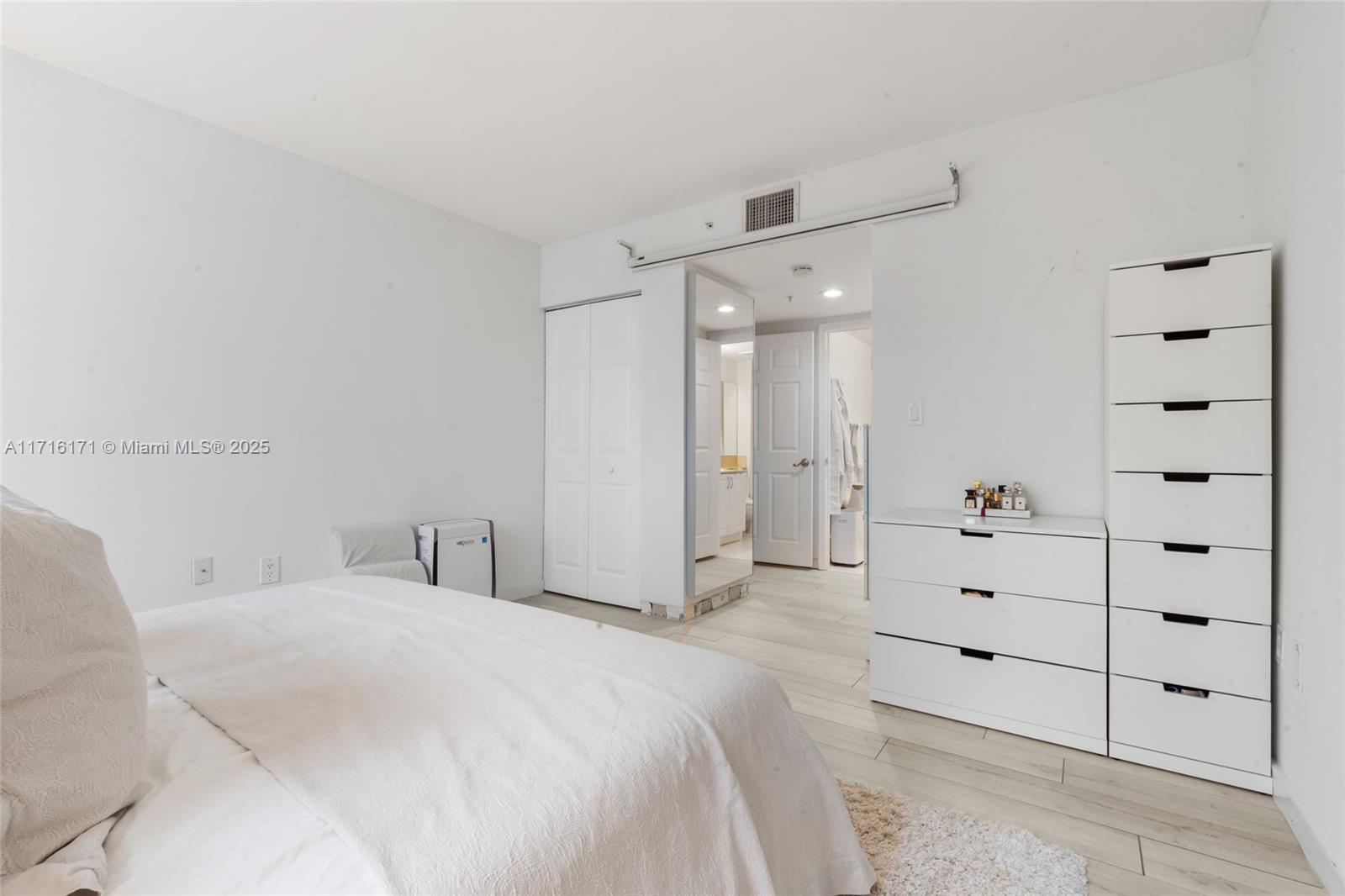 THE MARK ON BRICKELL COND - Residential