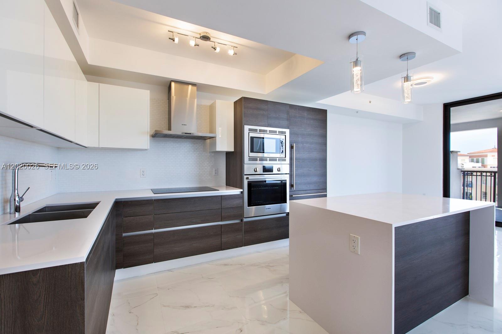 301 Altara Ave 712