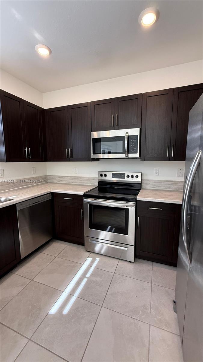 SILVER PALM RESIDENTIAL H - Residential Lease