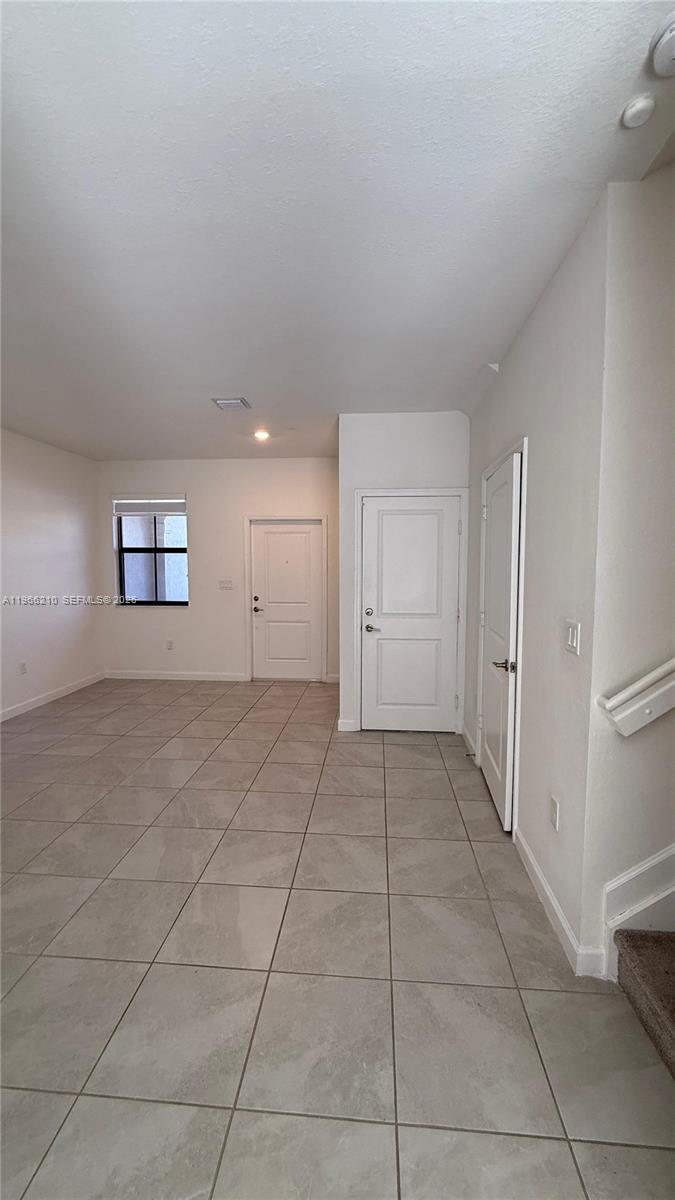 SILVER PALM RESIDENTIAL H - Residential Lease