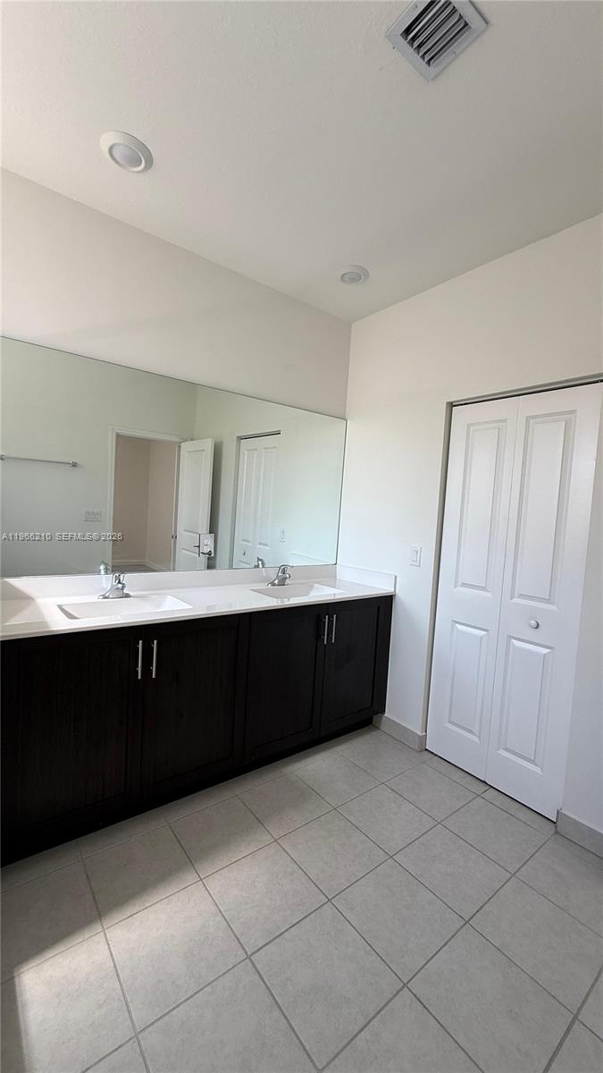 SILVER PALM RESIDENTIAL H - Residential Lease