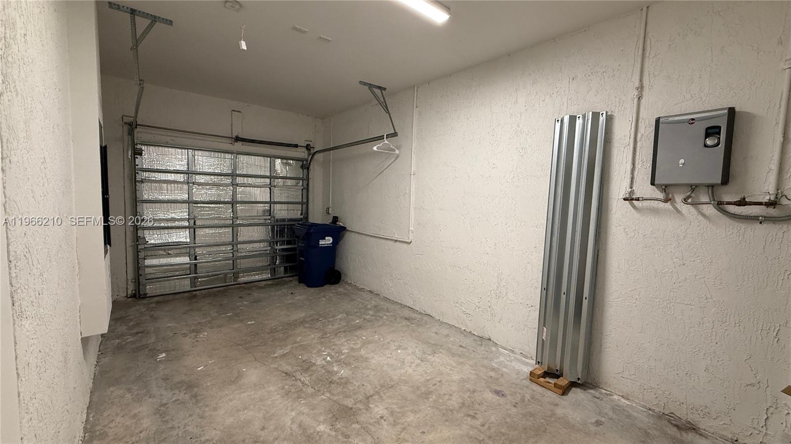 SILVER PALM RESIDENTIAL H - Residential Lease