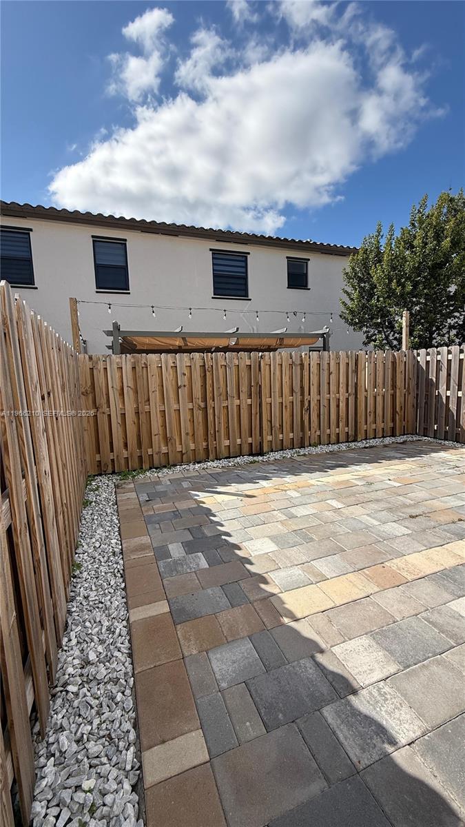 SILVER PALM RESIDENTIAL H - Residential Lease