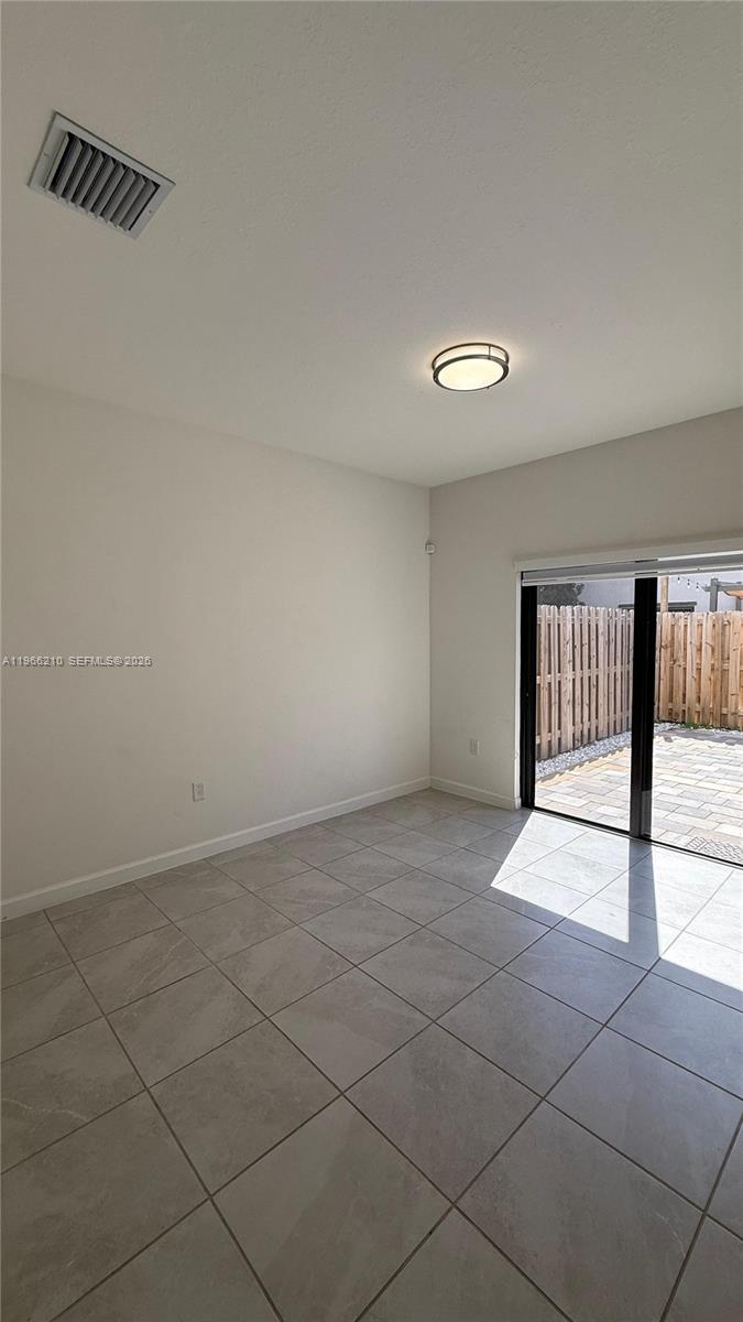 SILVER PALM RESIDENTIAL H - Residential Lease