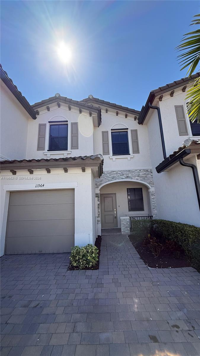 SILVER PALM RESIDENTIAL H - Residential Lease