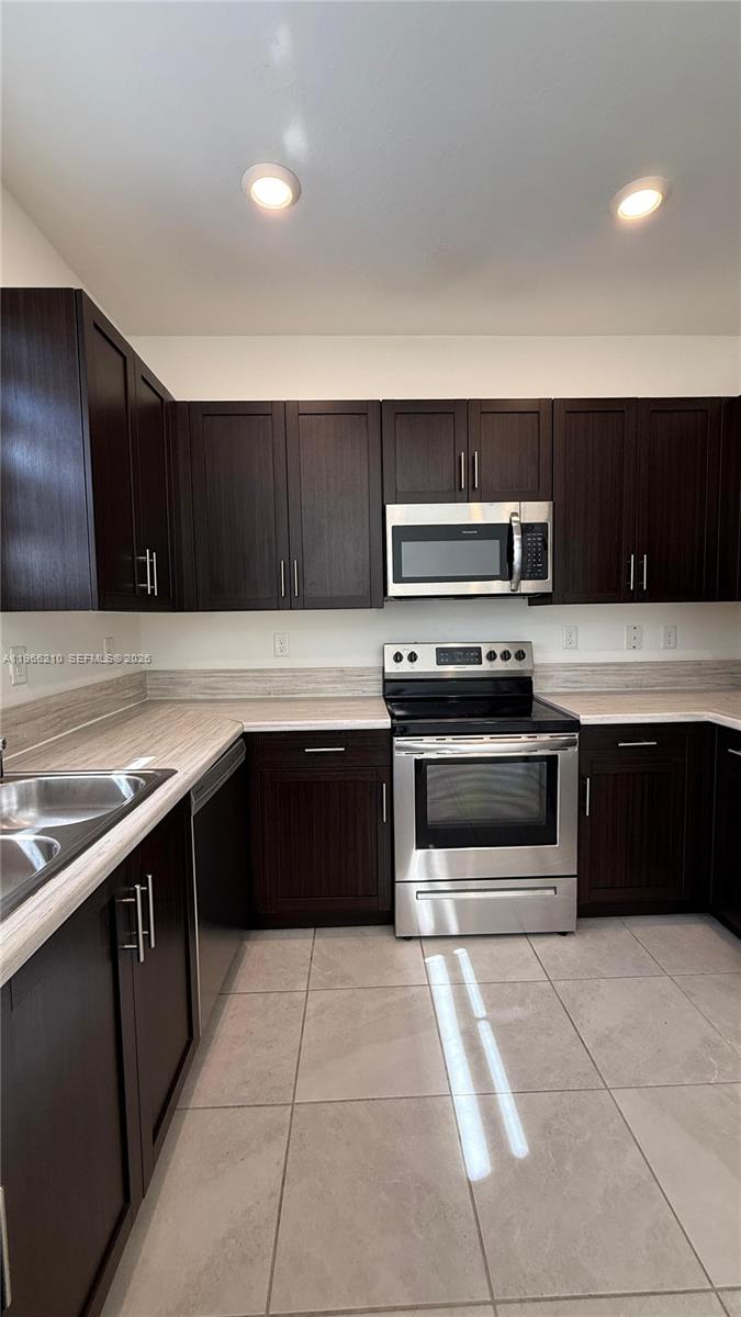 SILVER PALM RESIDENTIAL H - Residential Lease