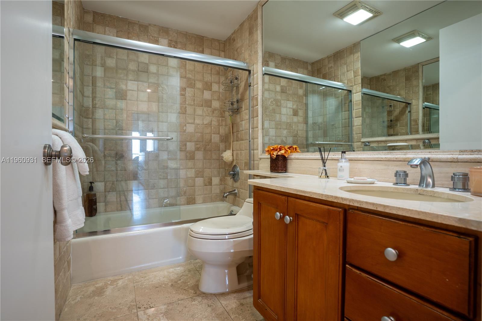 THE EMERALDBAY @ KEY COLO - Residential