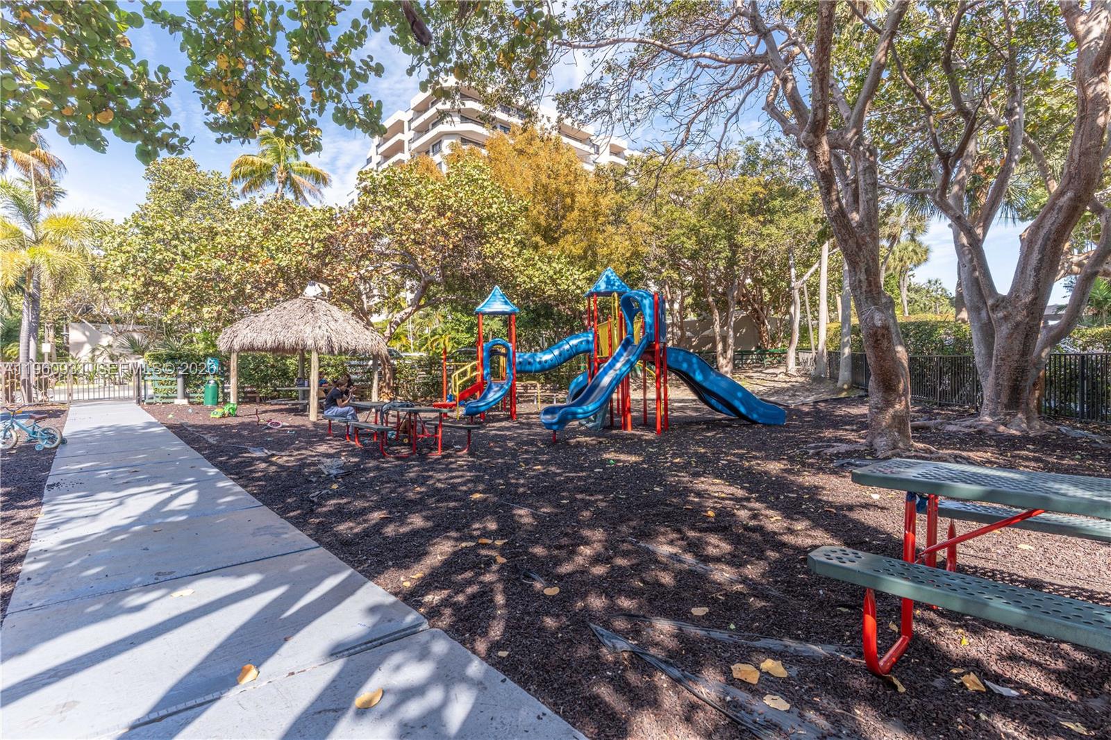 THE EMERALDBAY @ KEY COLO - Residential