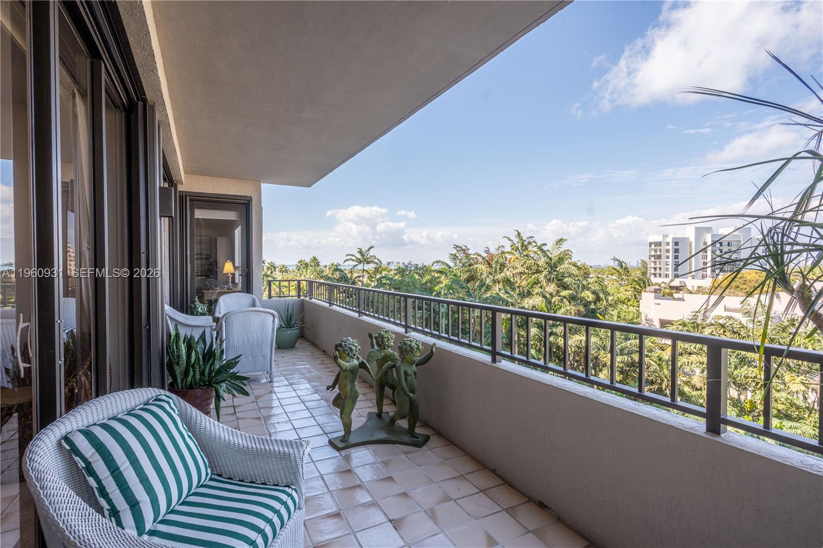 THE EMERALDBAY @ KEY COLO - Residential