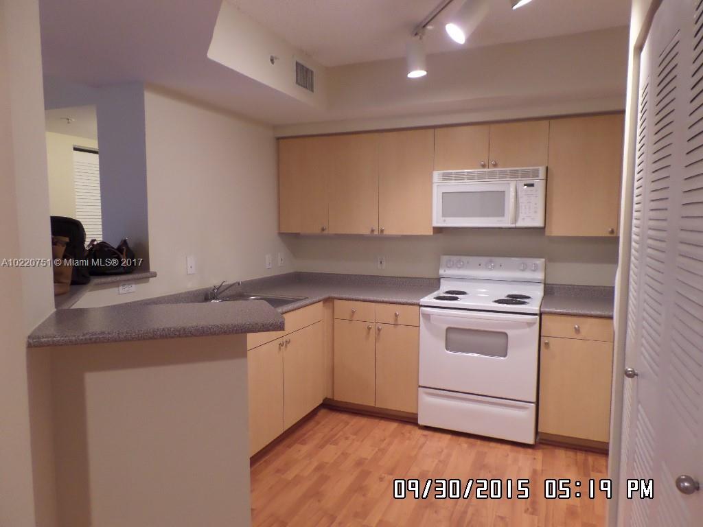 Miami Riches Real Estate presents 2bed/2bath at Regent Park condo in hollywood. 2 master bedrooms with walk in closets. Open kitchen. Washer/Dryer in unit. Enjoy state of the art amenities. Walking distance to downtown hollywood. Available now.