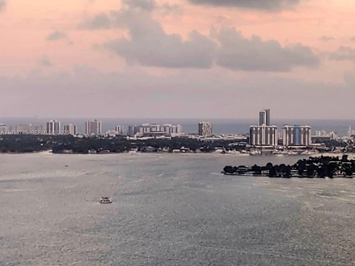 QUANTUM ON THE BAY CONDO - Residential