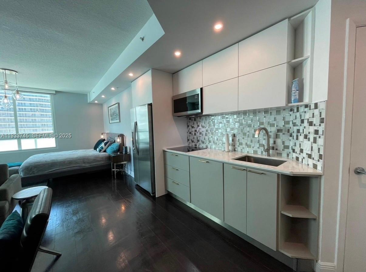 QUANTUM ON THE BAY CONDO - Residential