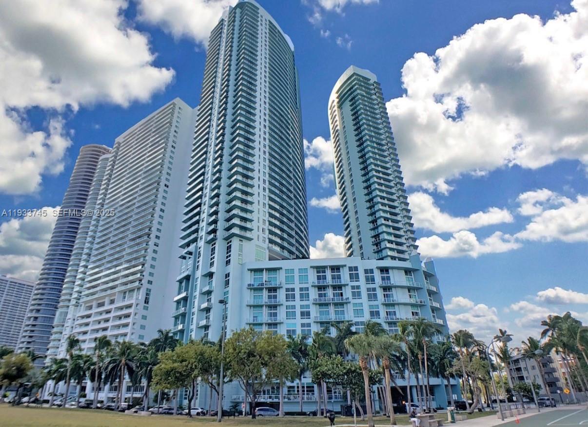 QUANTUM ON THE BAY CONDO - Residential