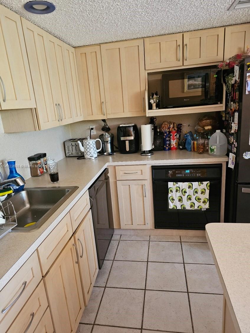 VENETIAN PARK III CONDO - Residential