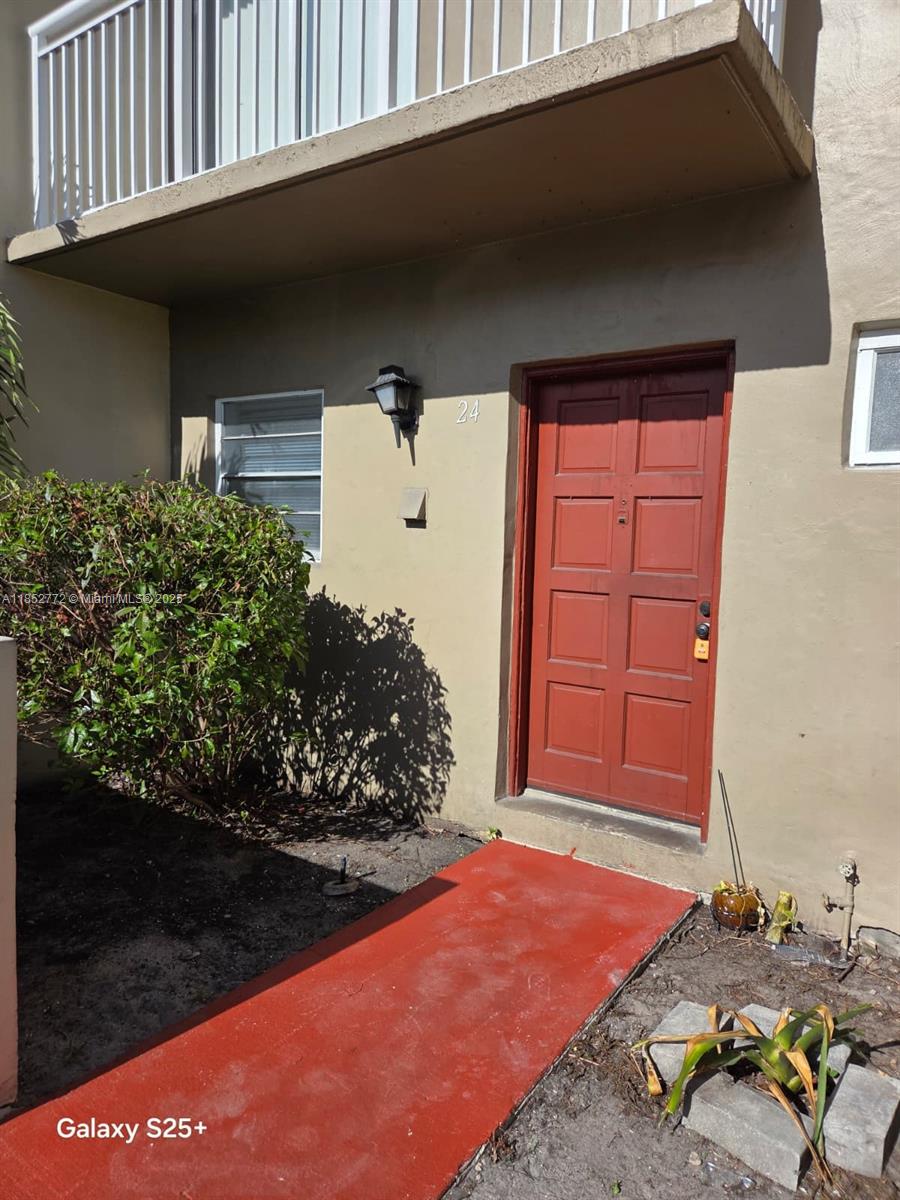 Welcome to this spacious and well-maintained villa in the desirable Stirling Villas community. Enjoy a private rear patio, perfect for relaxing or entertaining. The two bedrooms are located upstairs for added privacy, while a convenient half bathroom is located downstairs.
Assigned parking is available directly in front of the unit for easy access.
A wonderful place to call home!