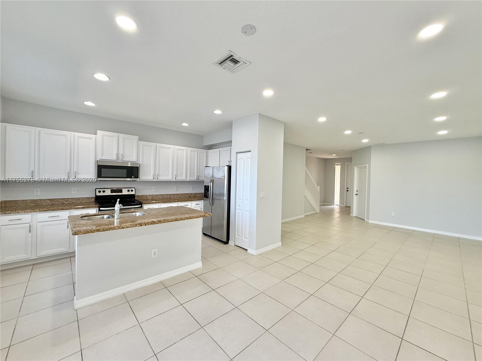 MADISON PLACE - Residential