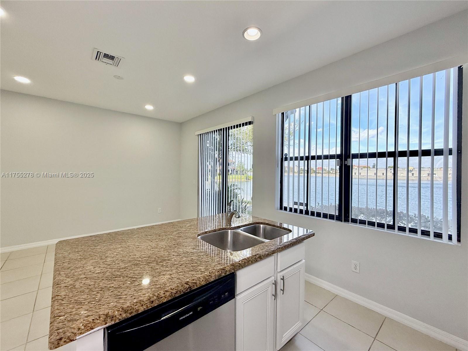 MADISON PLACE - Residential