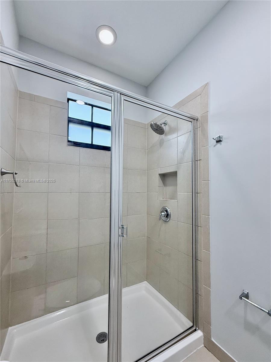 MADISON PLACE - Residential