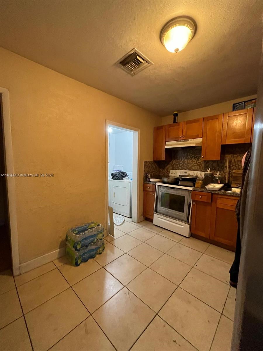 1012 18th St, West Palm Beach, FL, 33407/$317,000 3 1012 18th St