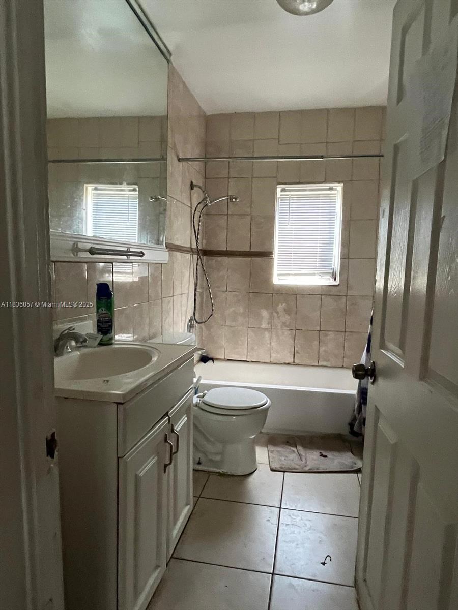 1012 18th St, West Palm Beach, FL, 33407/$317,000 4 1012 18th St