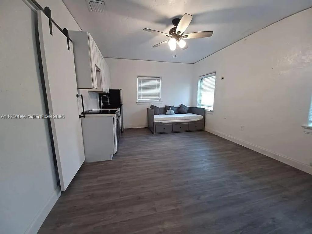 2822 Pine Tree Dr 4A