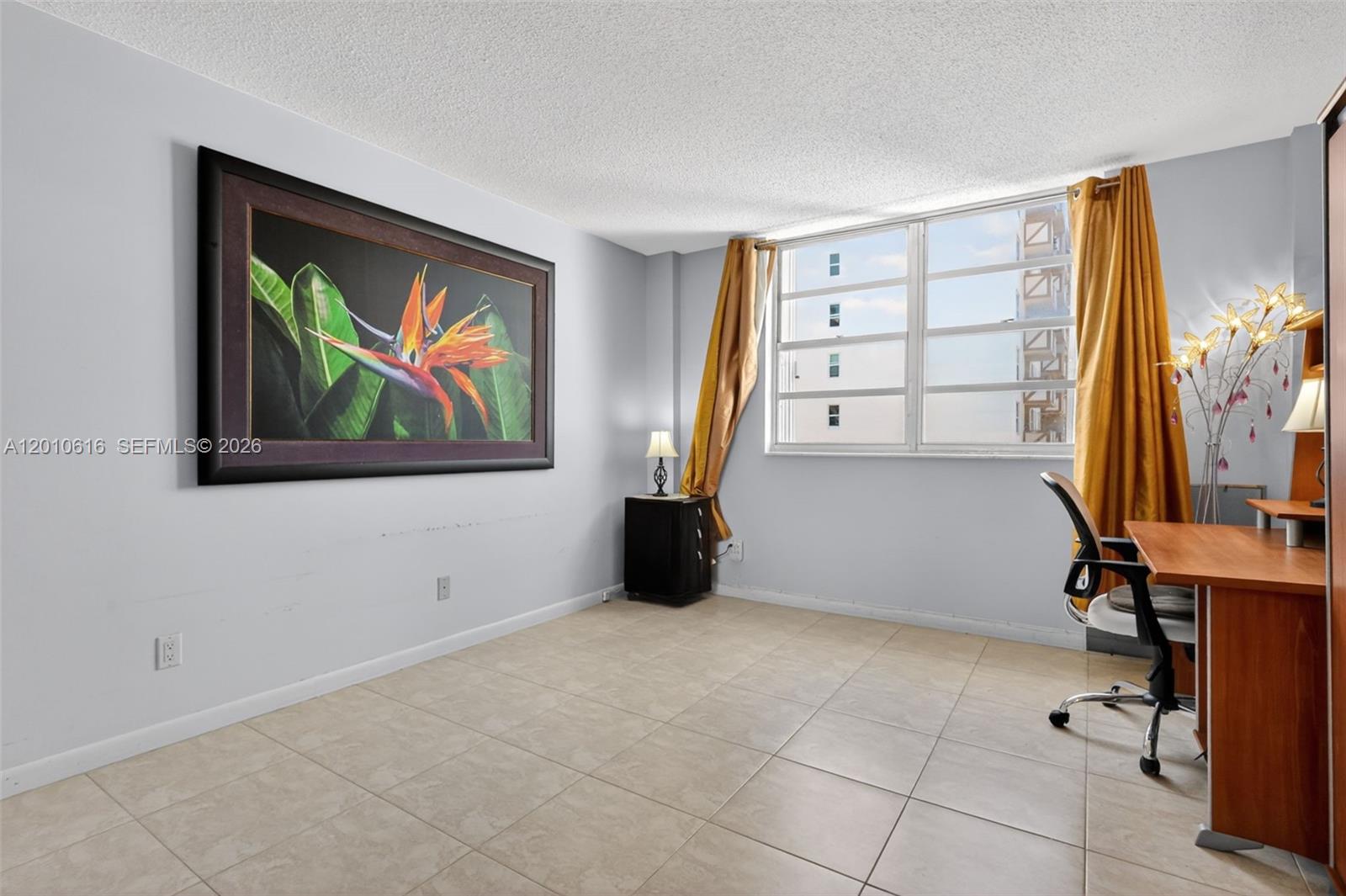 PLAZA TOWERS SOUTH CONDO - Residential