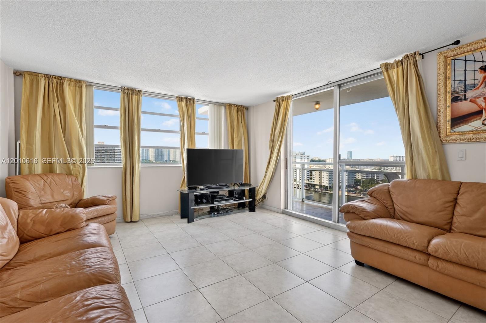 PLAZA TOWERS SOUTH CONDO - Residential