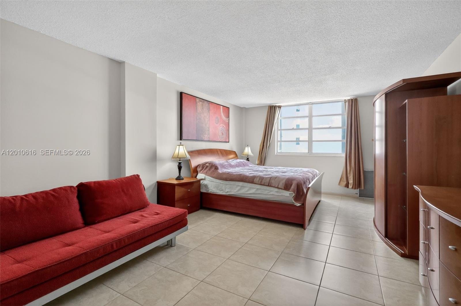 PLAZA TOWERS SOUTH CONDO - Residential