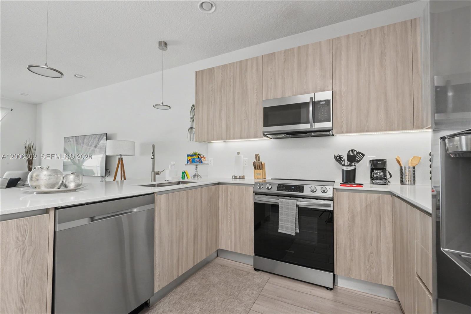 HIDDEN FOREST AT SILVER C - Residential Lease