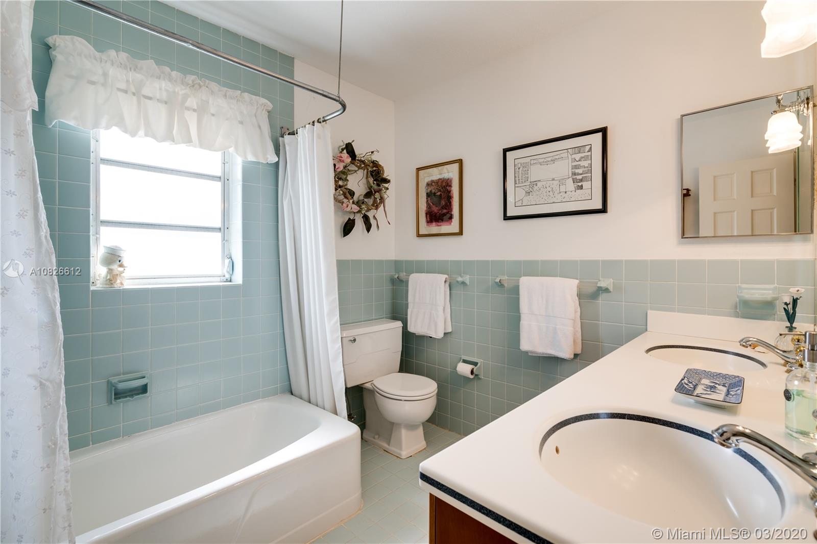 SNAPPER CREEK LAKES SUB - Residential