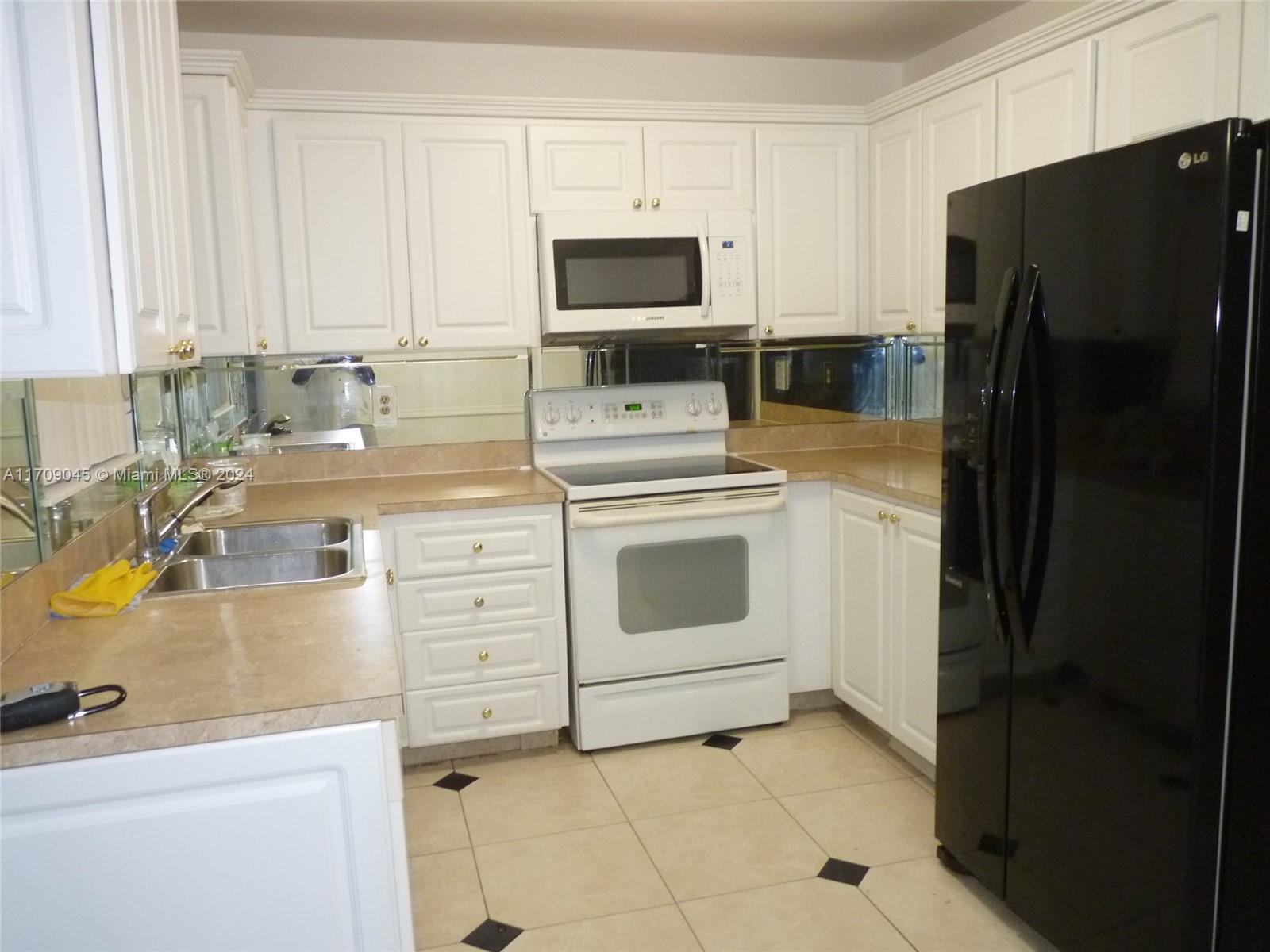 313 SW 1st Ct L-7