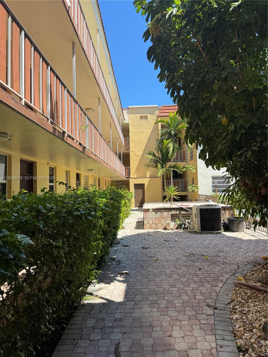 OXFORT COURT CONDO - Residential