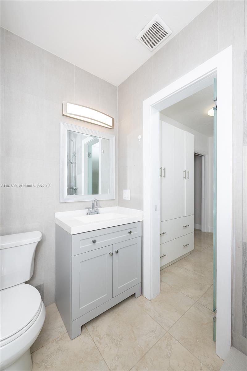 HOLLYWOOD BEACH SECOND AD - Residential Lease