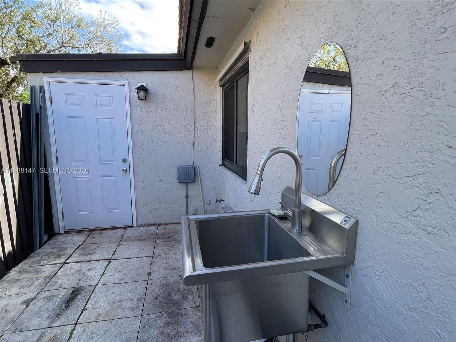 LAKES MEADOW VILG HOMES C - Residential Lease