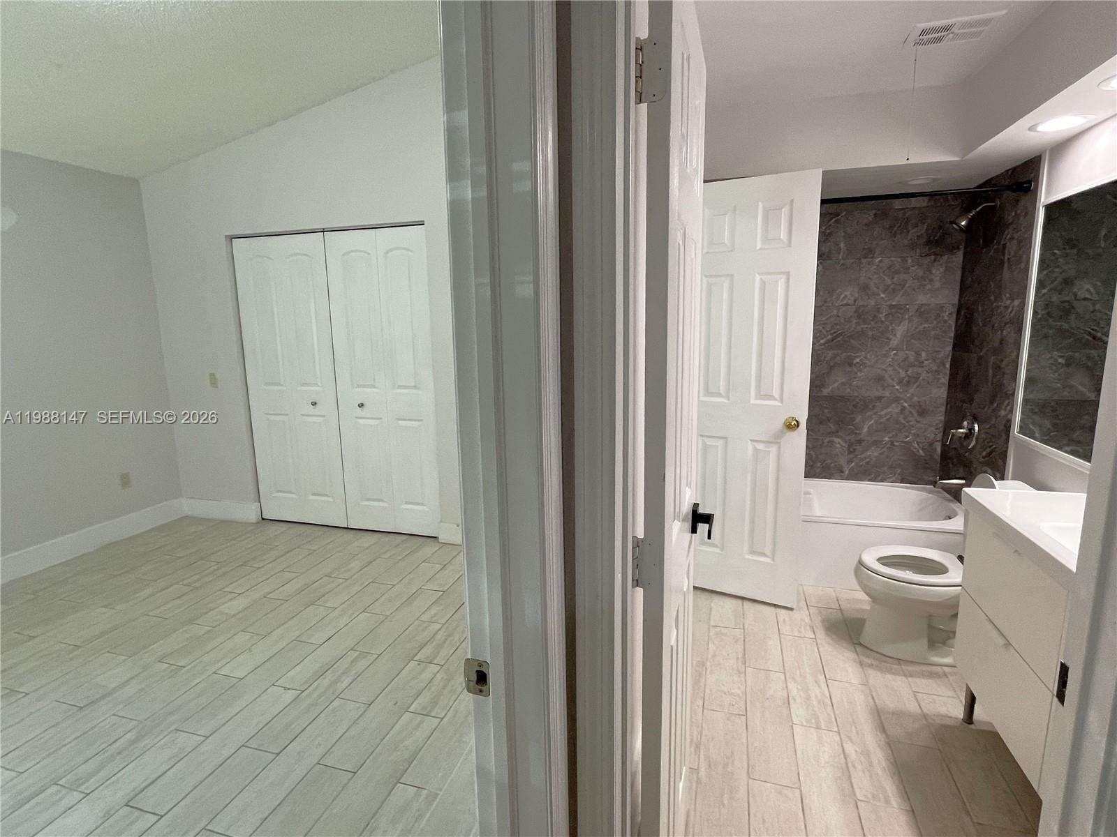 LAKES MEADOW VILG HOMES C - Residential Lease