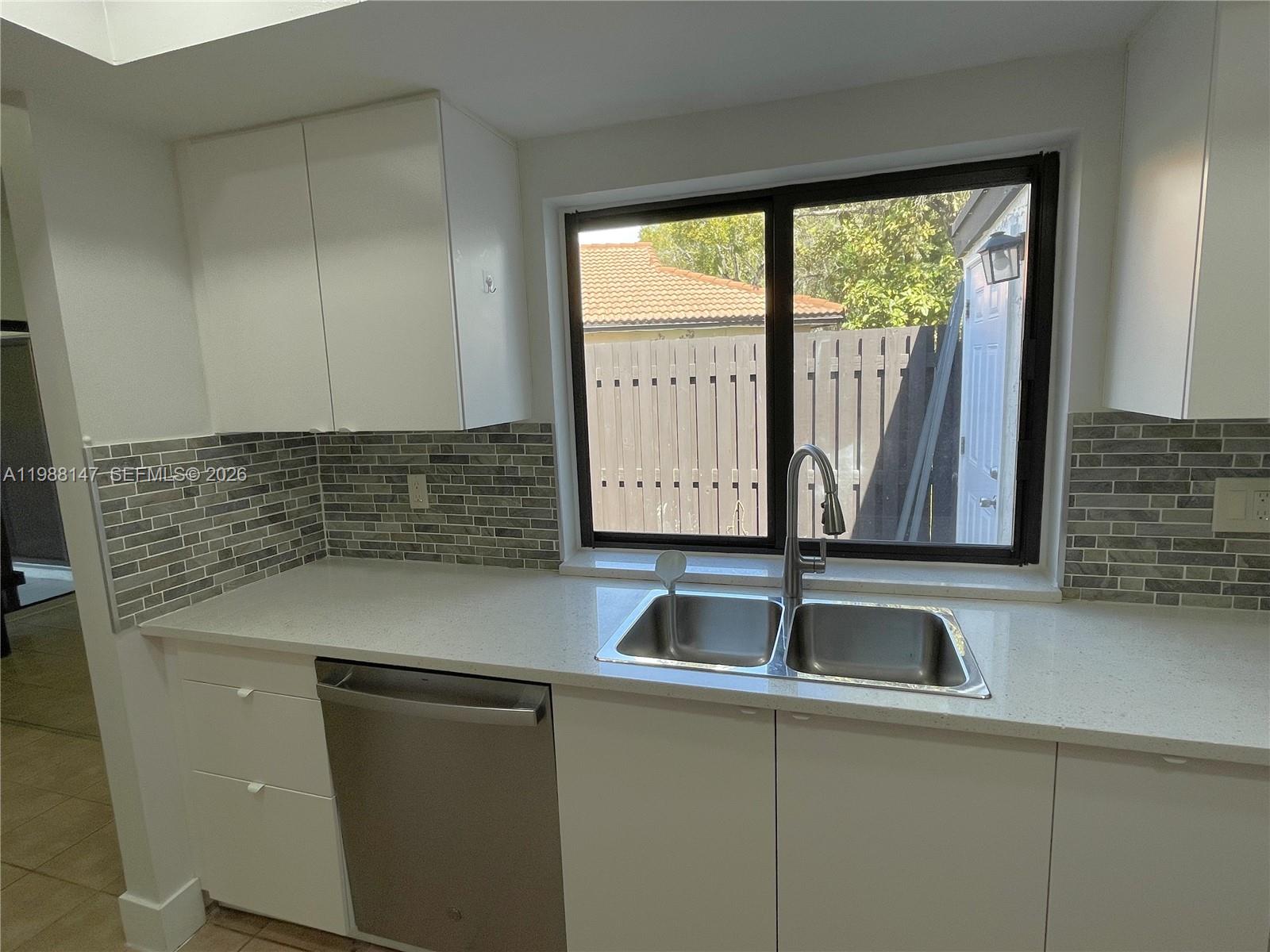 LAKES MEADOW VILG HOMES C - Residential Lease