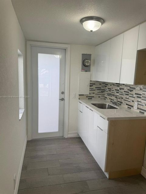 858 NW 29th Ter Miami FL 33127