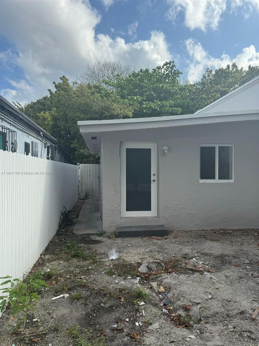858 NW 29th Ter