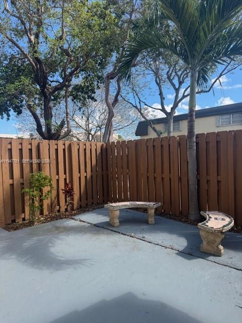 KENDALE LK TOWNHOUSE COND - Residential