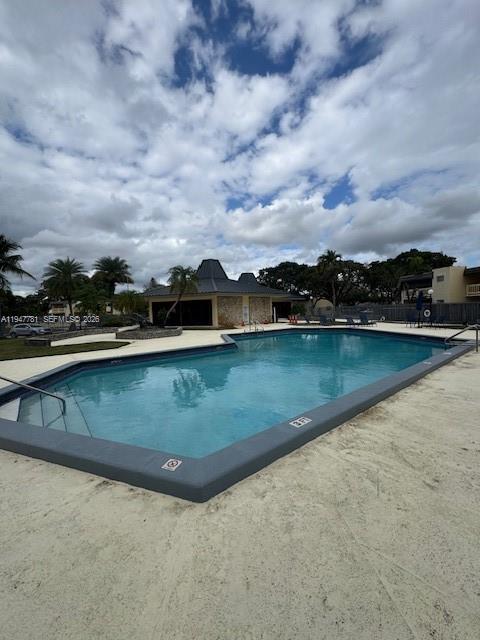 KENDALE LK TOWNHOUSE COND - Residential