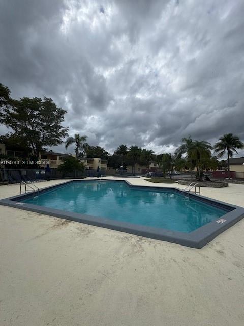 KENDALE LK TOWNHOUSE COND - Residential