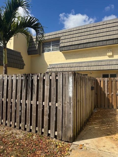 KENDALE LK TOWNHOUSE COND - Residential