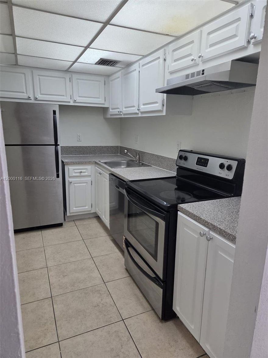 Great Location North Miami 1 bedroom apartment, 1 full bathroom, 1 half bathroom, balcony.
Laundry on premisses, not inside of the unit. ready to move in now