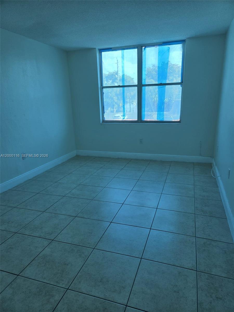 BAYVIEW PALMS CONDO - Residential Lease